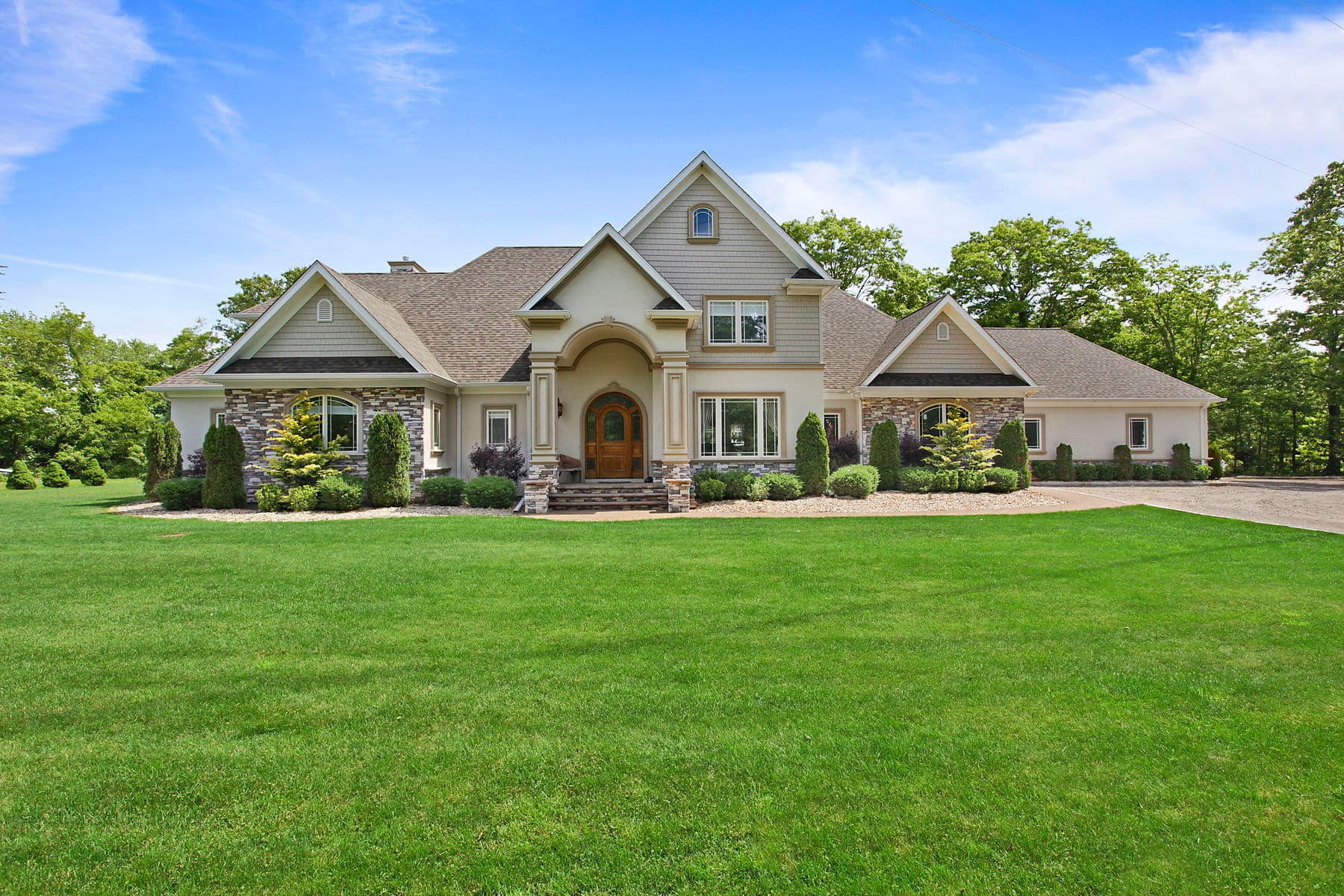 A Hamptons-area house without the traffic—and an under-$1 million price tag