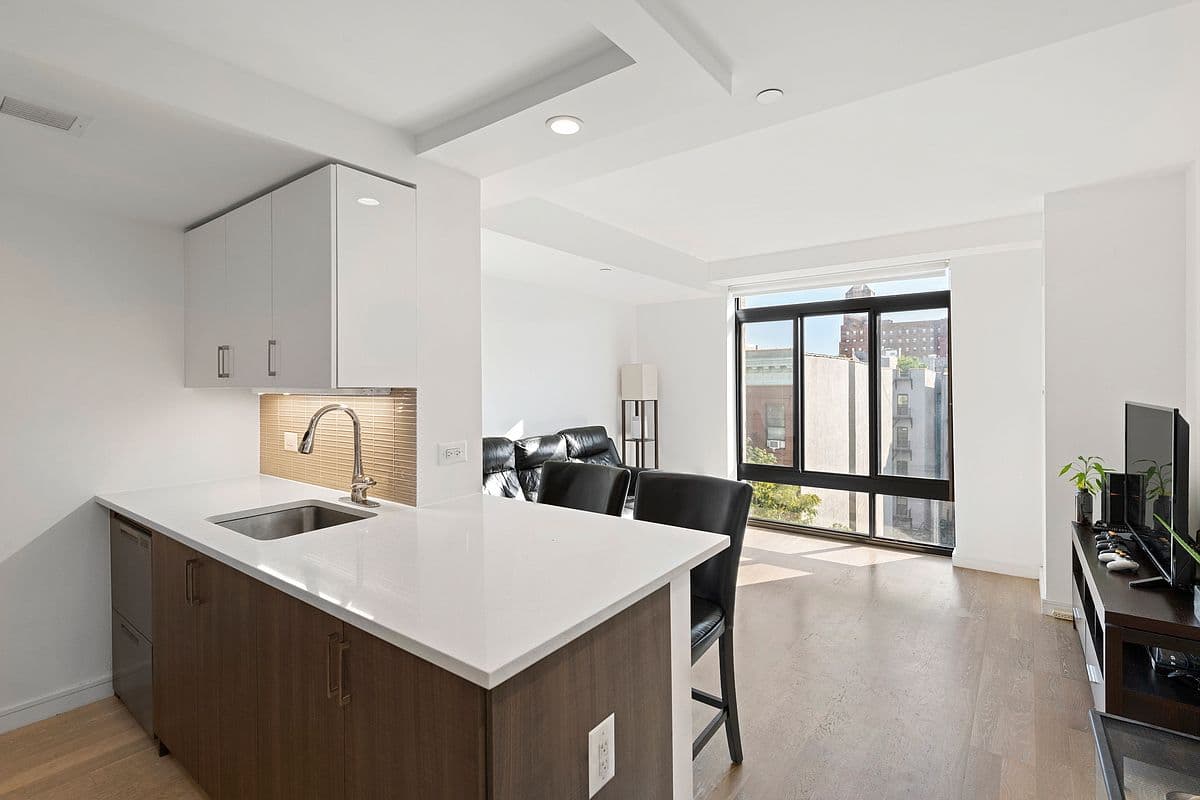 5 Manhattan no-fee one bedrooms where you'll pay below the median rent