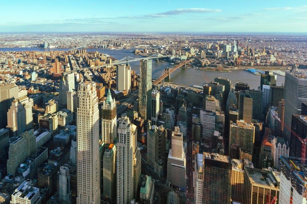 Manhattan lease signings surged in March, but there are many empty apartments